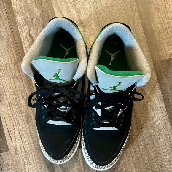 Jordan 3 -Black and Pine Green Sneakers with Silver Accents - Picture 10 of 11
